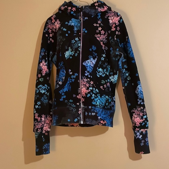 Gorgeous floral LULULEMON sweater in excellent condition - Picture 1 of 6